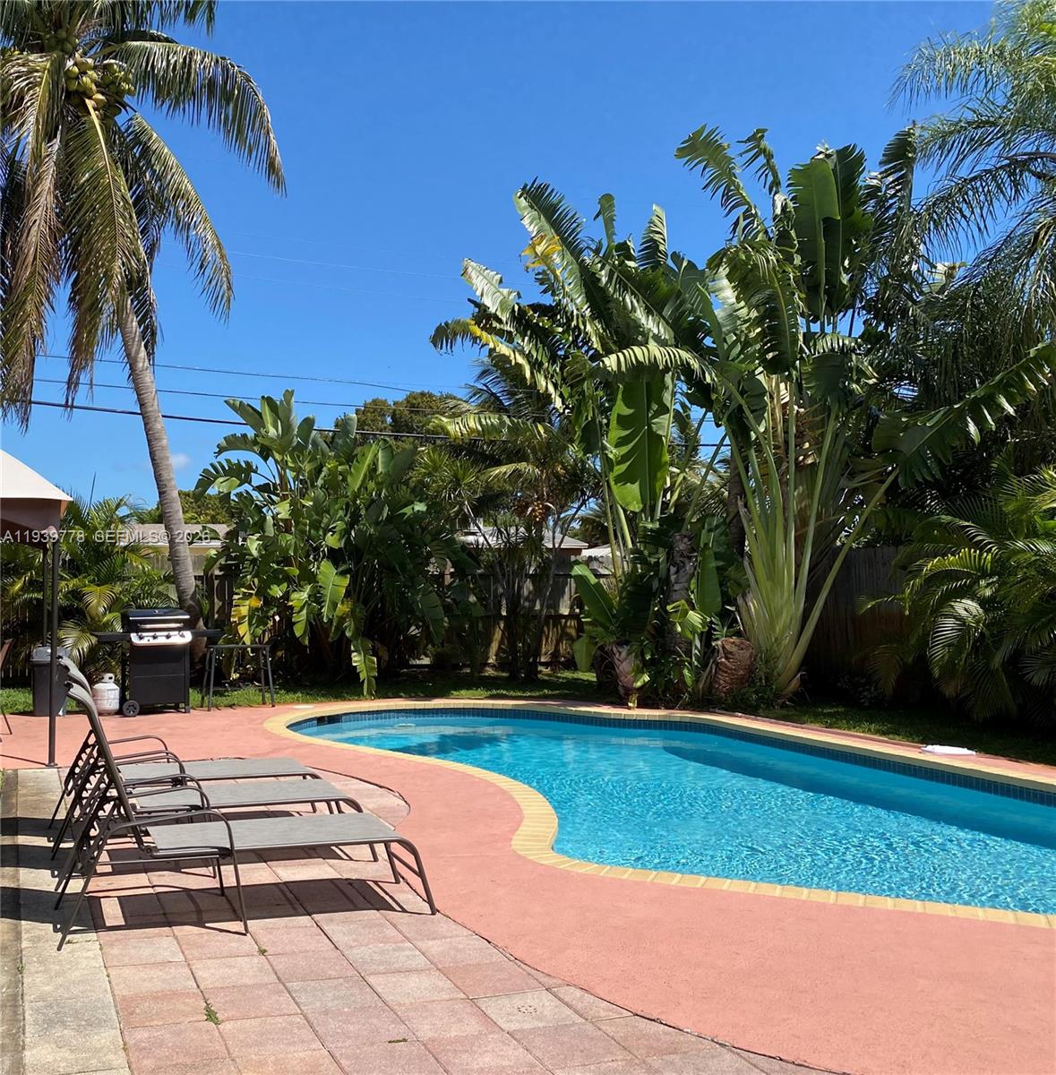 HOLLYWOOD PARK - Residential Lease