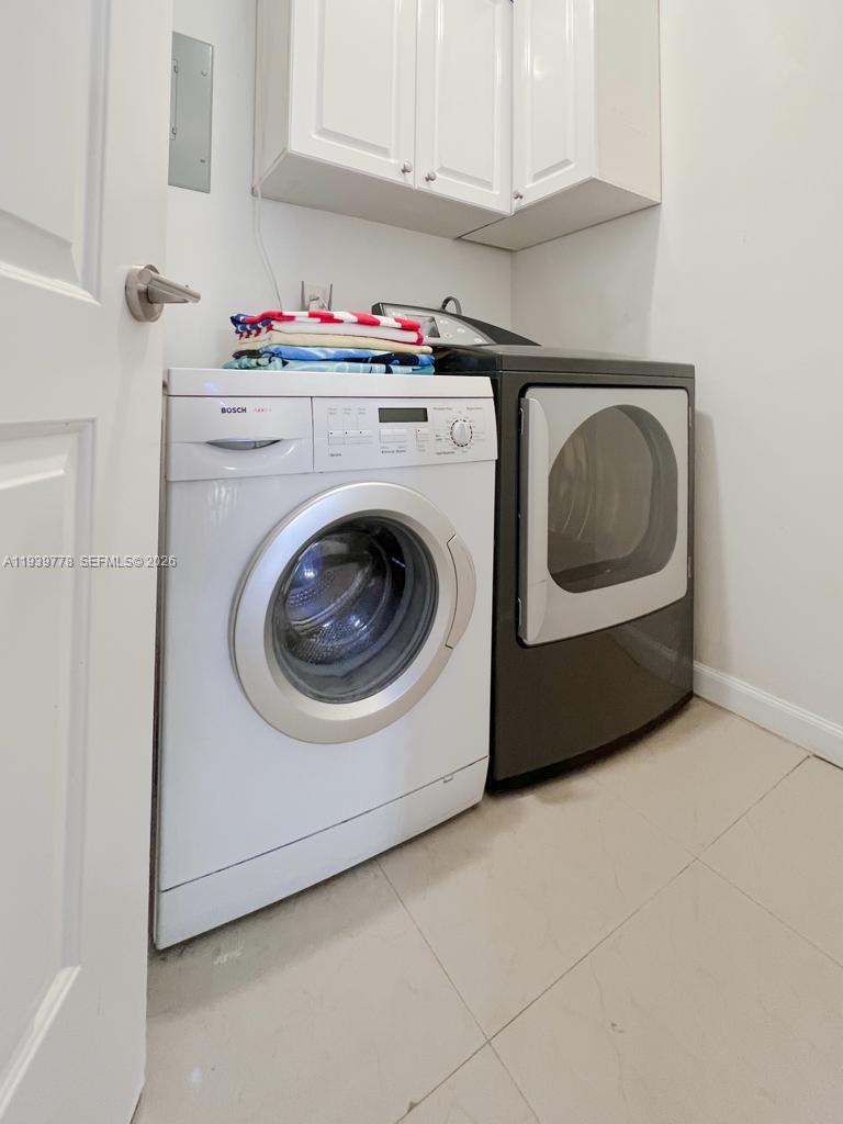 HOLLYWOOD PARK - Residential Lease