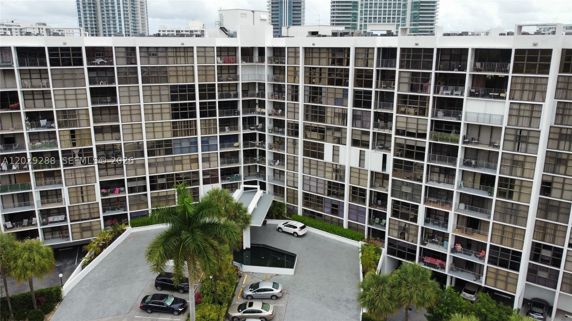400 Leslie Dr 416