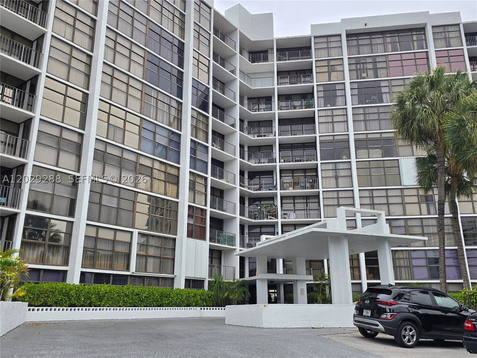 400 Leslie Dr 416