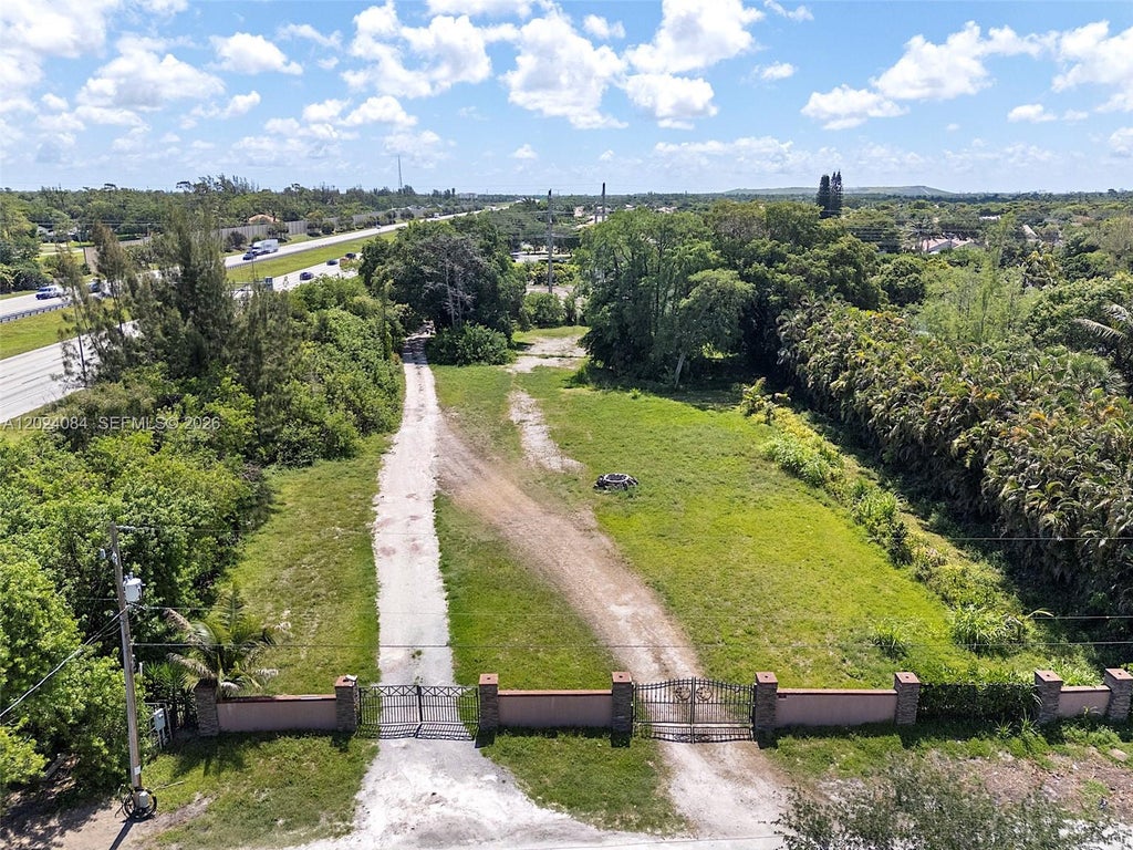 Photo of 5680 Pinetree Rd, Parkland, FL 33067 (MLS # A12024084)