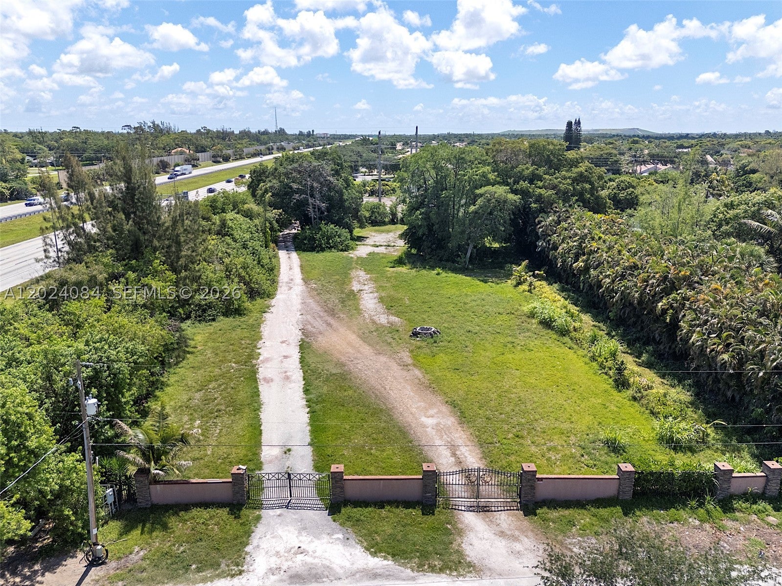 5680 Pinetree Rd - Image 1