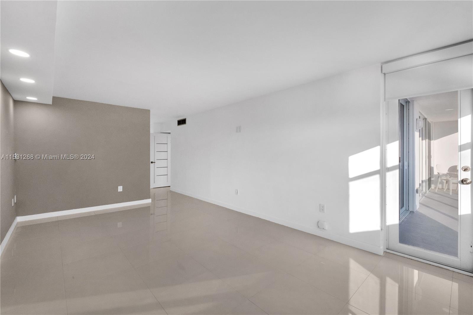 AQUARIUS CONDO - Residential