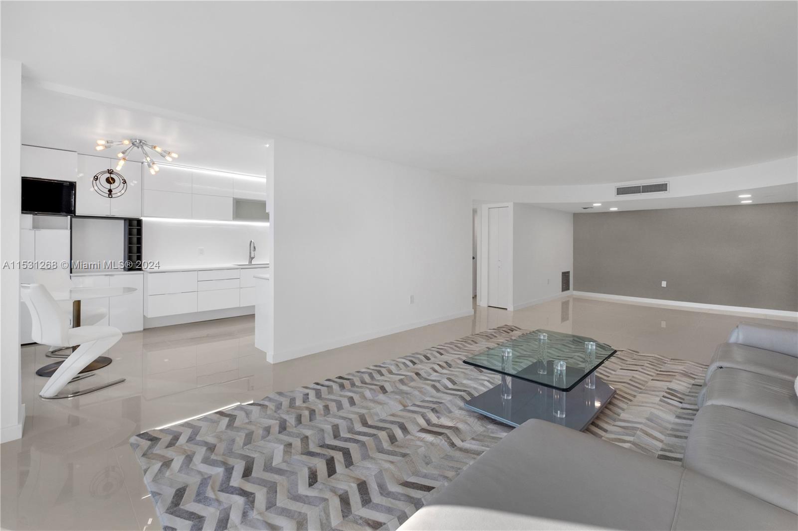 AQUARIUS CONDO - Residential