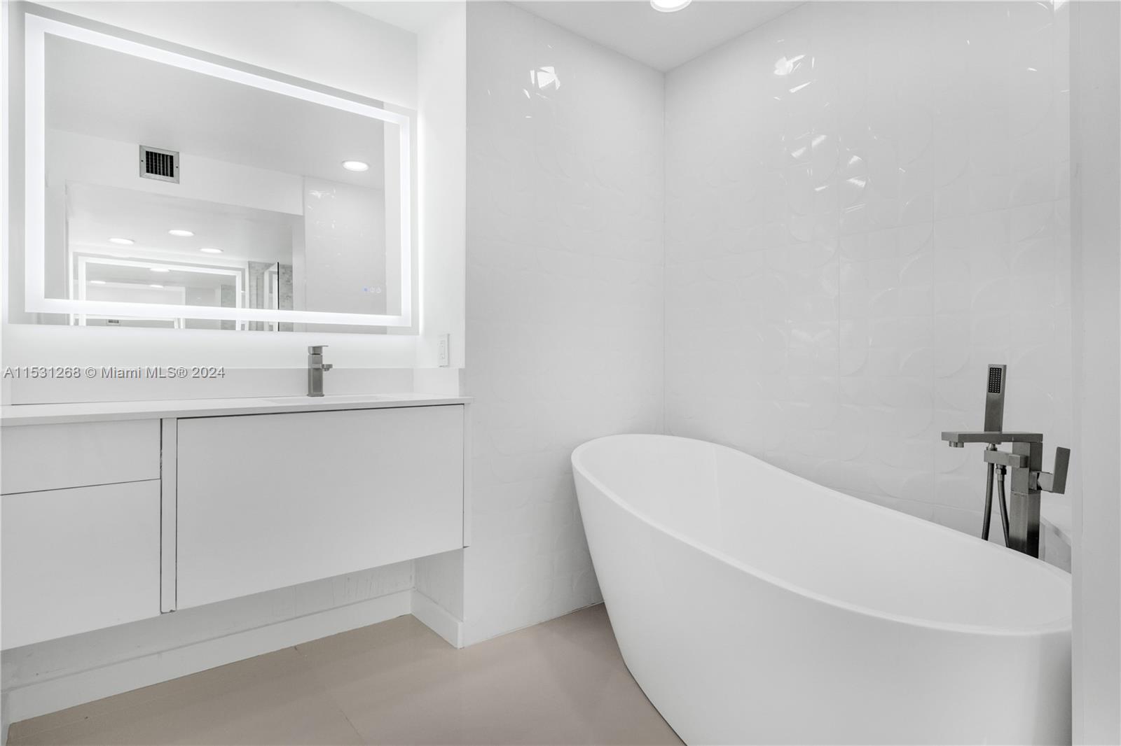 AQUARIUS CONDO - Residential