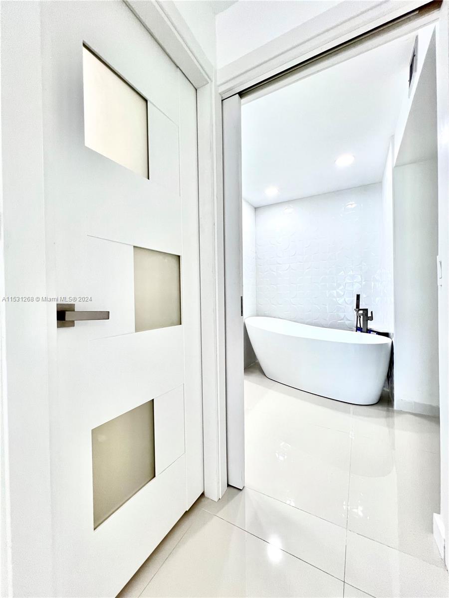 AQUARIUS CONDO - Residential