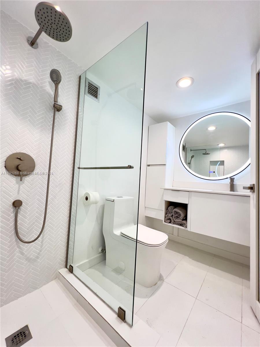 AQUARIUS CONDO - Residential