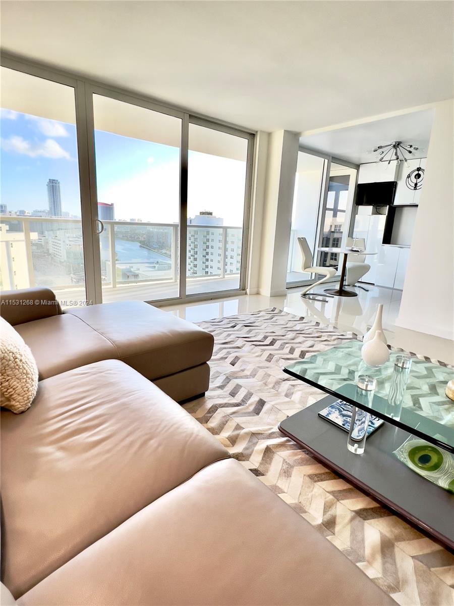 AQUARIUS CONDO - Residential