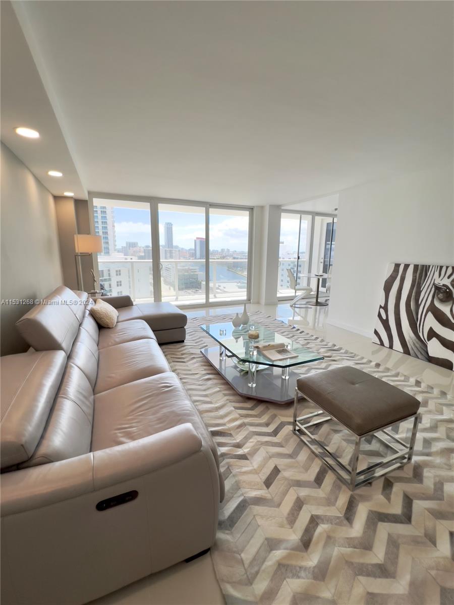 AQUARIUS CONDO - Residential