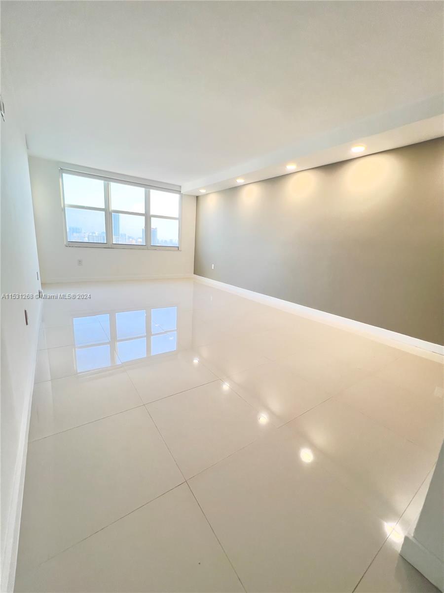 AQUARIUS CONDO - Residential