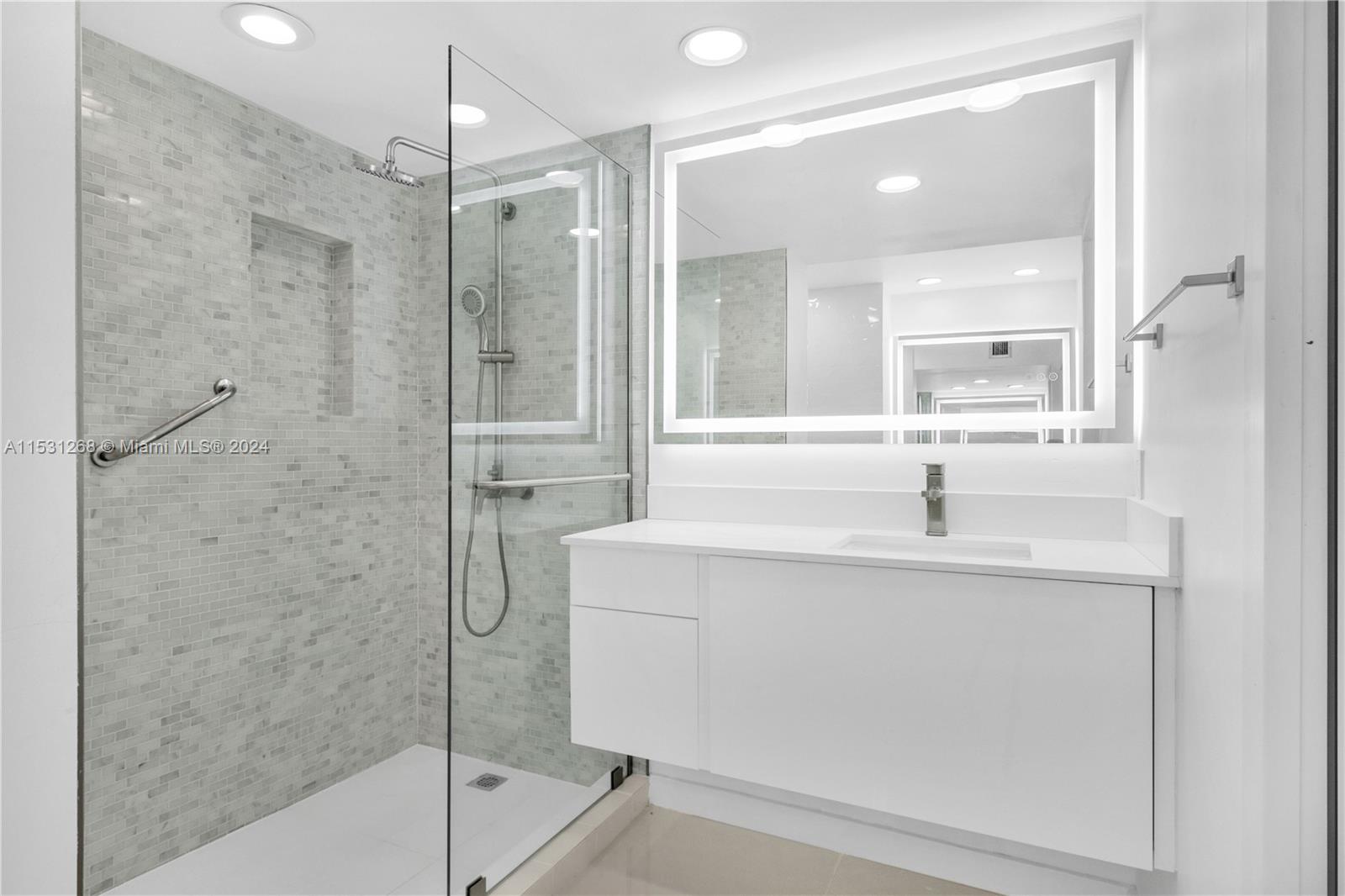 AQUARIUS CONDO - Residential