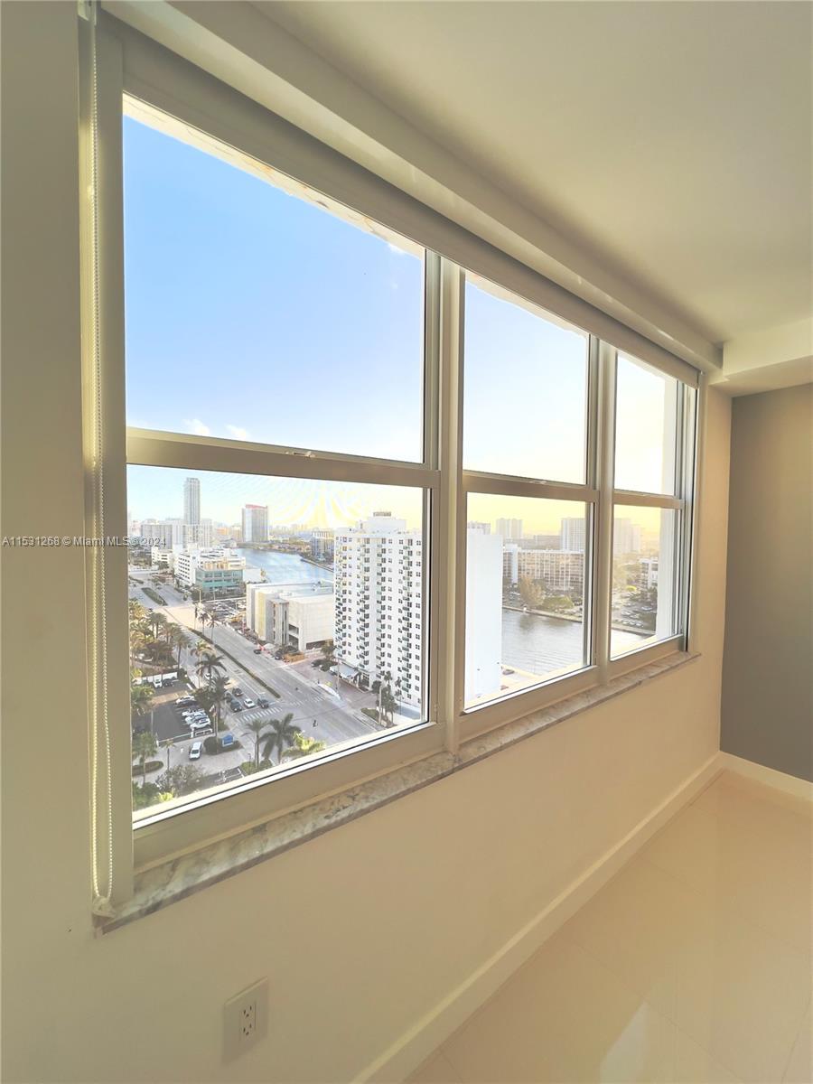 AQUARIUS CONDO - Residential