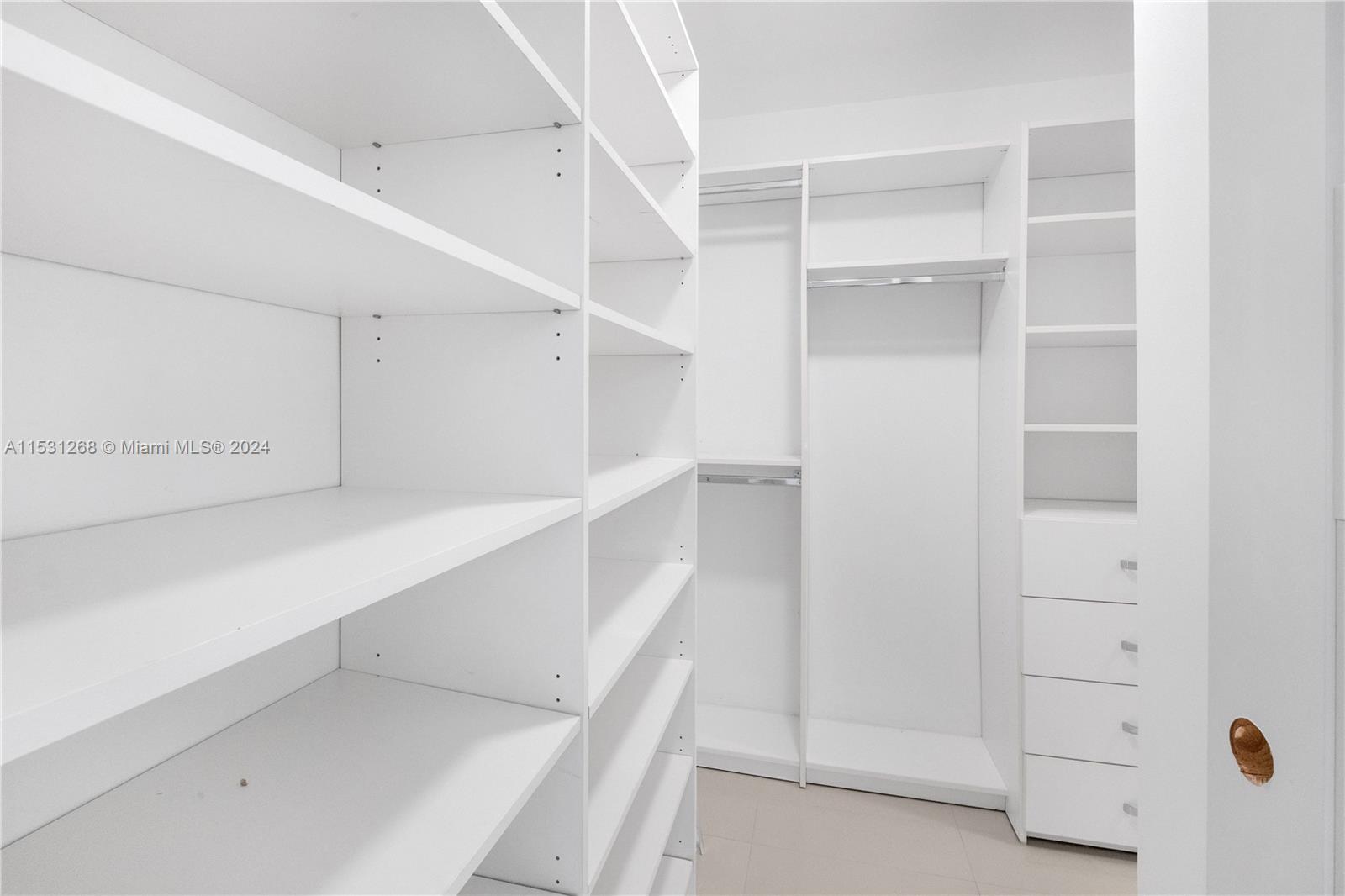 AQUARIUS CONDO - Residential