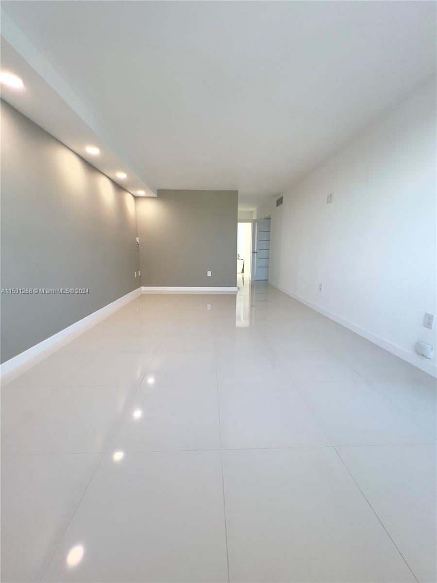 AQUARIUS CONDO - Residential