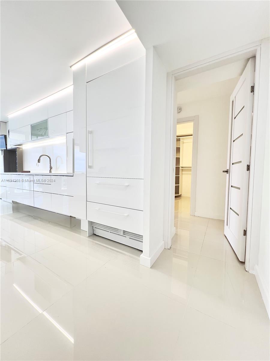 AQUARIUS CONDO - Residential