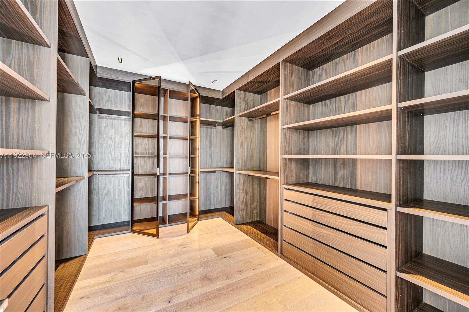 BISCAYNE BEACH-2ND ADDN - Residential