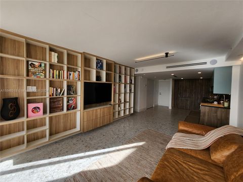2555 Collins Ave 306 Miami Beach FL 33140