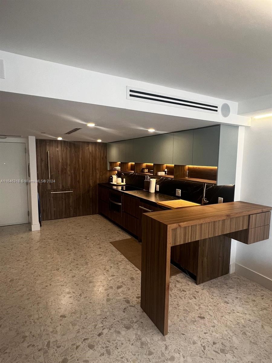 CLUB ATLANTIS CONDO - Residential