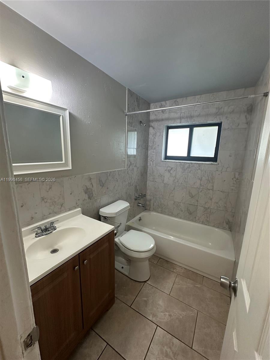 LAUDERHILL MANOR - Residential Lease