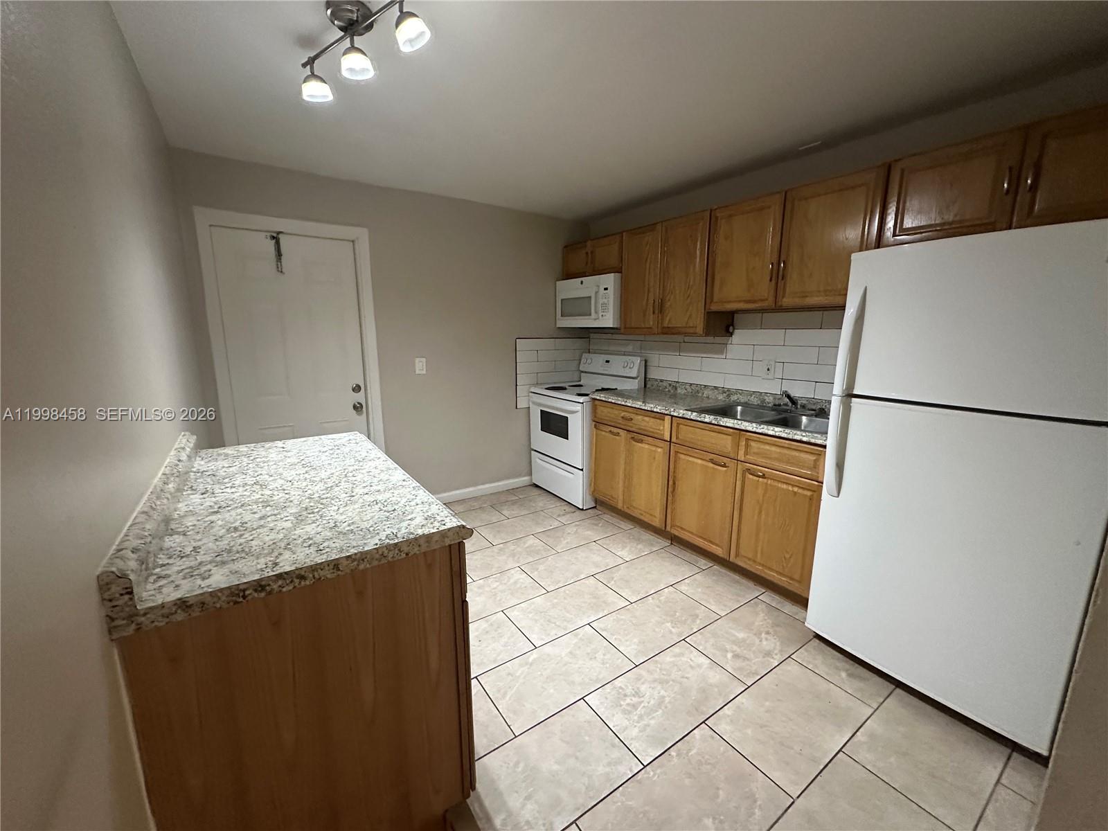 LAUDERHILL MANOR - Residential Lease