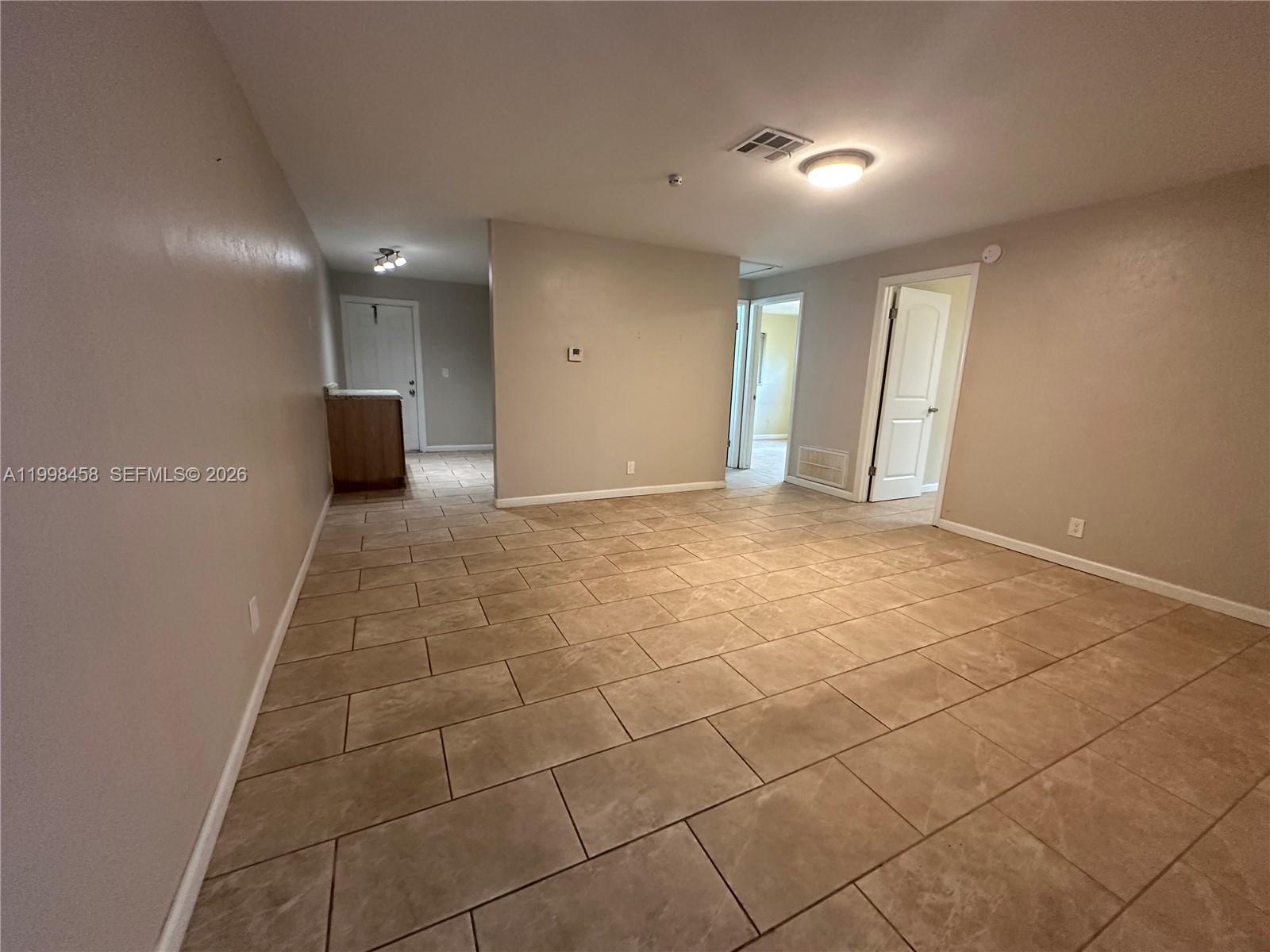 LAUDERHILL MANOR - Residential Lease