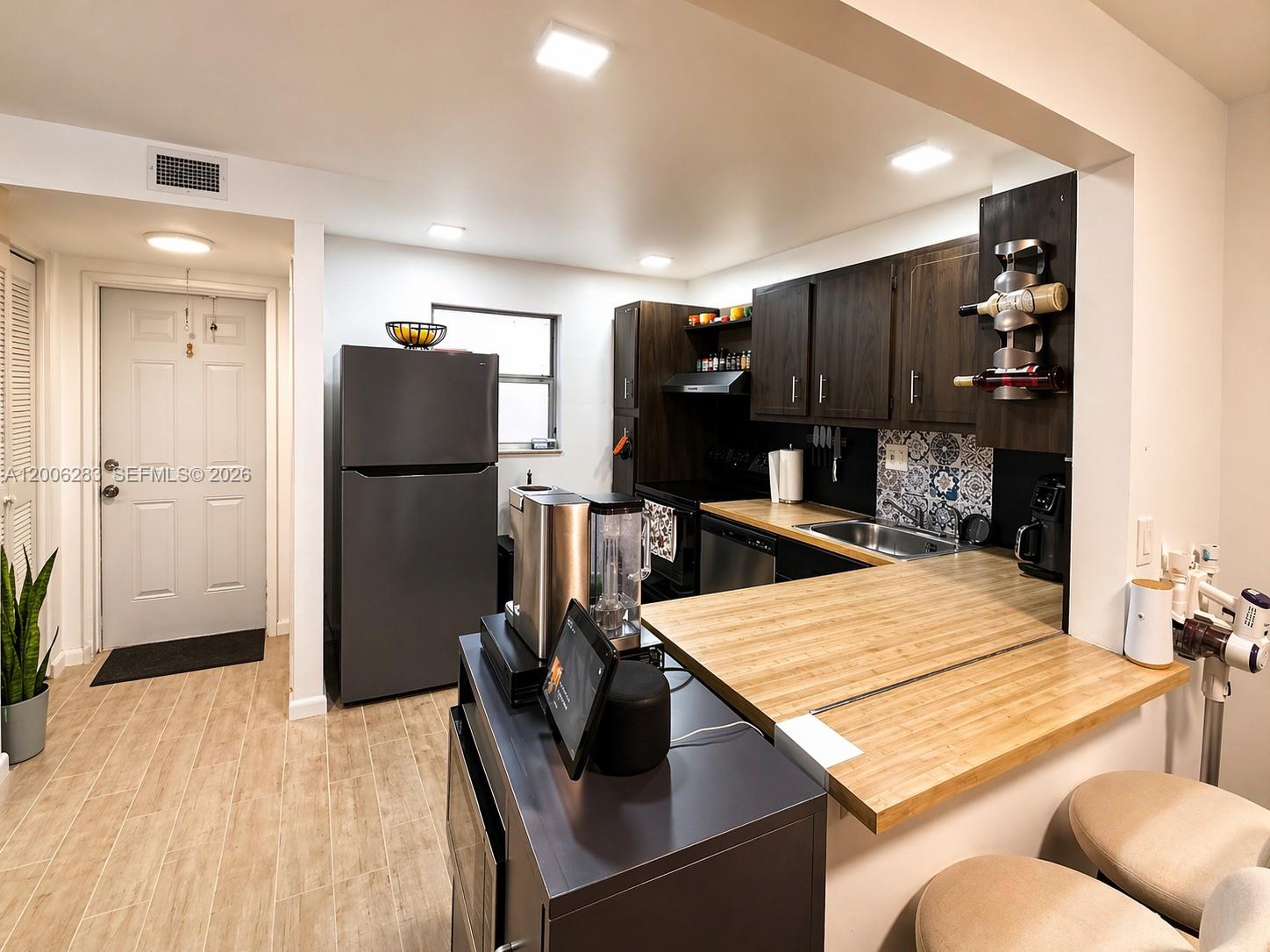 SANDS POINT CONDOMINIUM V - Residential