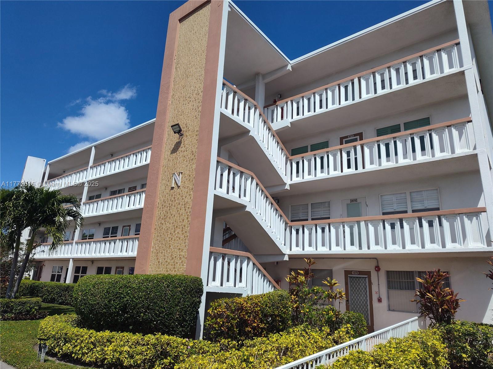 1069 N Lyndhurst  N 1069, Deerfield Beach, Broward County, Florida - 2 Bedrooms  
2 Bathrooms - 