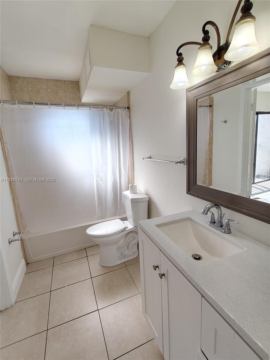 PALM VILLAGE CLUB CONDO - Residential Lease