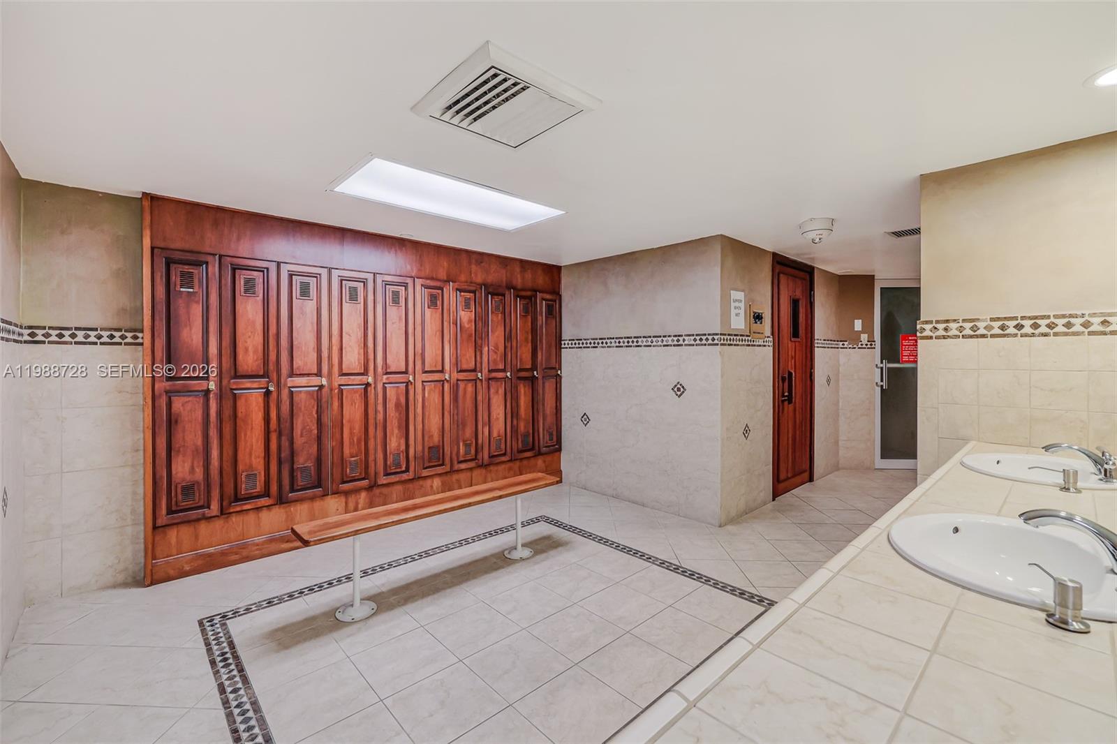 THE LANDMARK CONDO - Residential