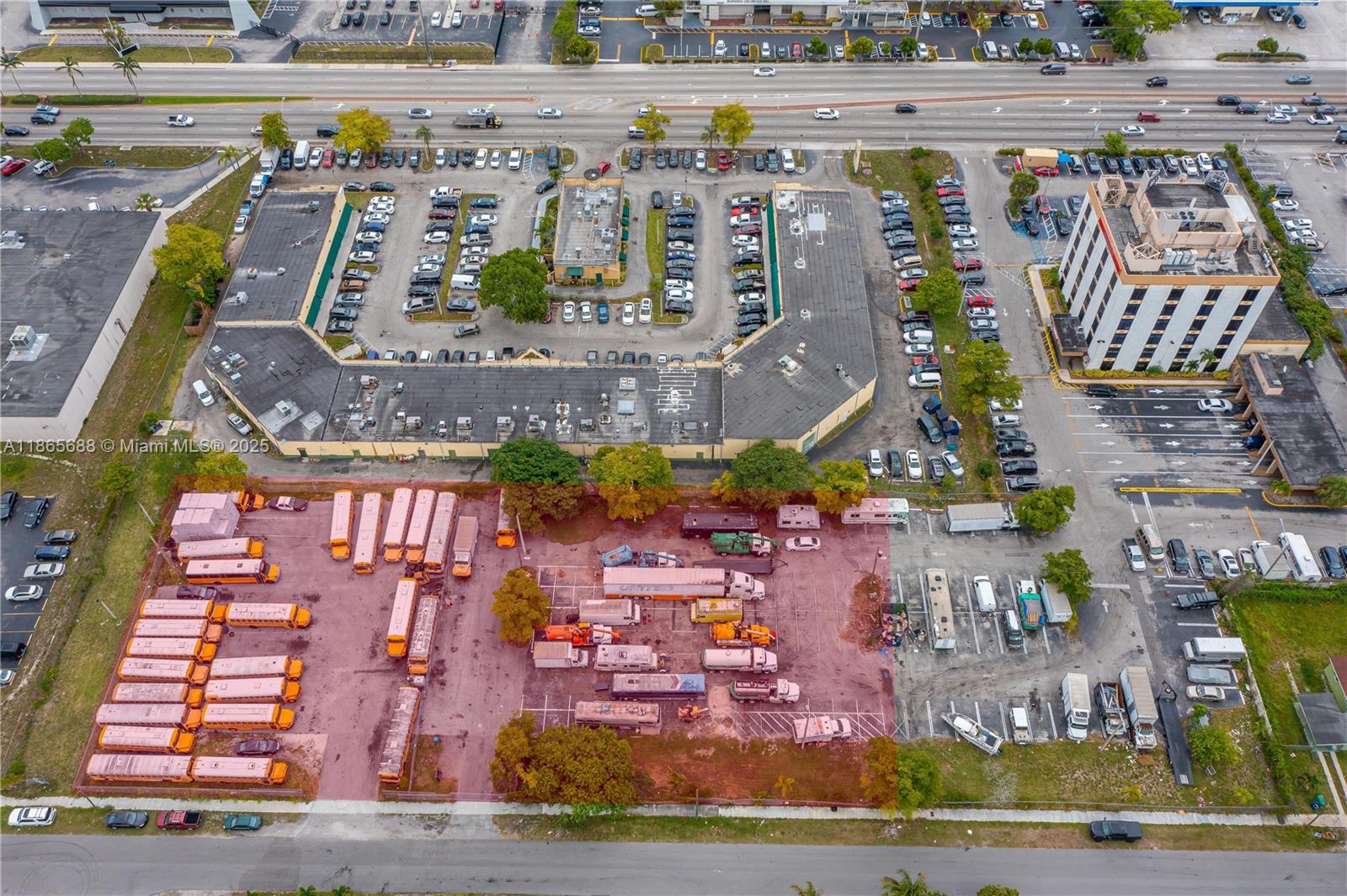 1.2 acres! PAVED PARKING LOT FOR LEASE / SALE. FOR SALE 1.2 ACRES. OFFICE FOR RENT AS WELL AT THE BANK OF AMERICA BUILDING NEXT DOOR. CONTACT AGENT FOR SHOWING / PRICING. The lot has water/electric connection and is fully fenced.