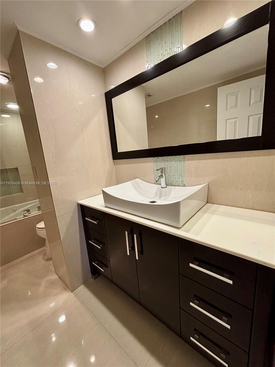 HILLCREST NO 21 CONDO - Residential