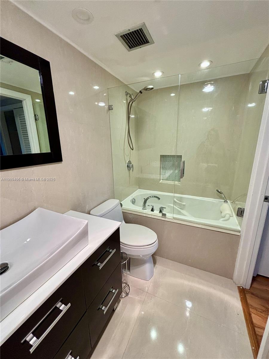 HILLCREST NO 21 CONDO - Residential