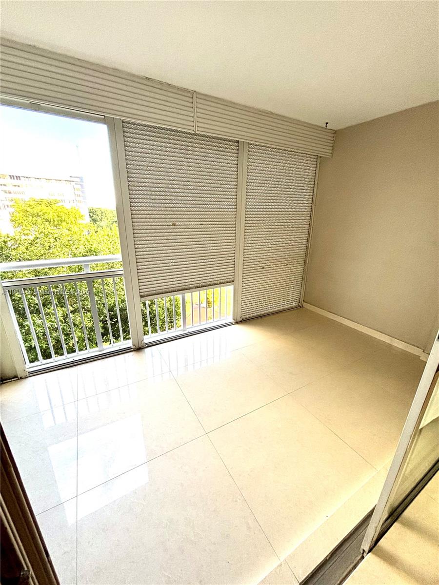 HILLCREST NO 21 CONDO - Residential