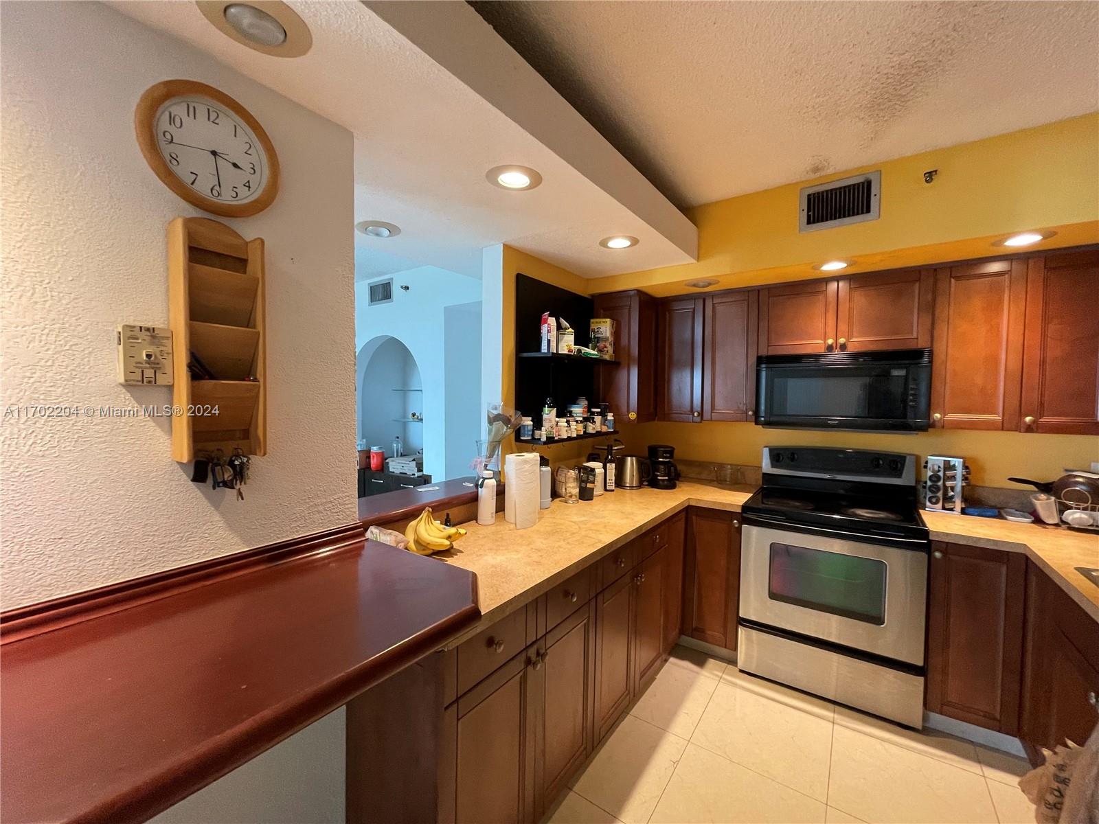 HILLCREST EAST NO 20 COND - Residential