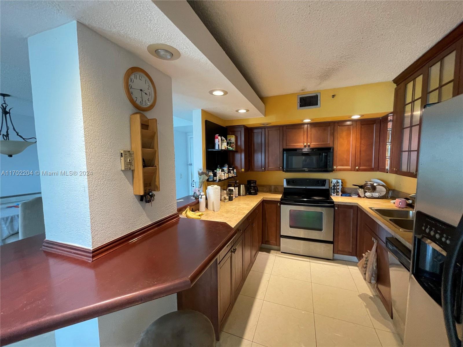 HILLCREST EAST NO 20 COND - Residential