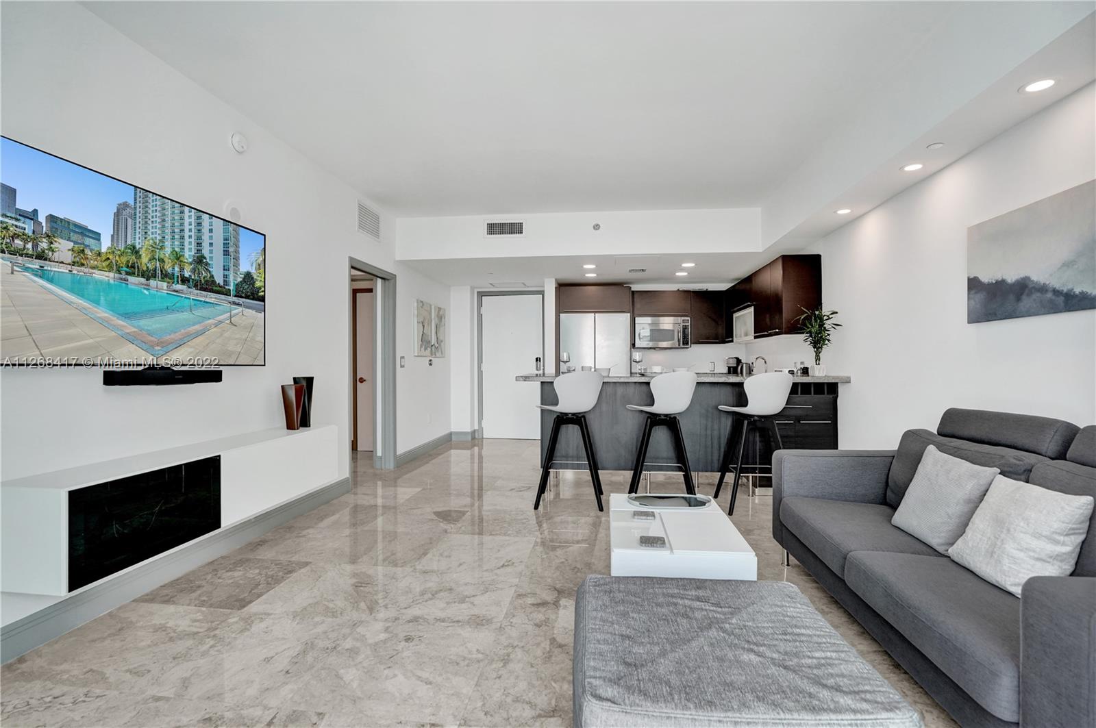 THE PLAZA 901 BRICKELL CO - Residential Lease