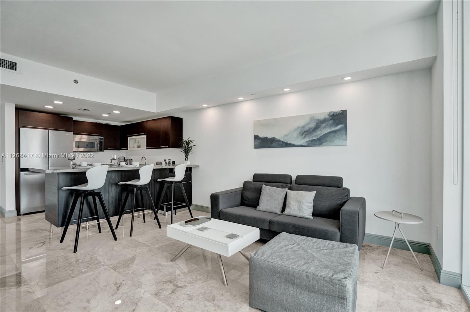 THE PLAZA 901 BRICKELL CO - Residential Lease