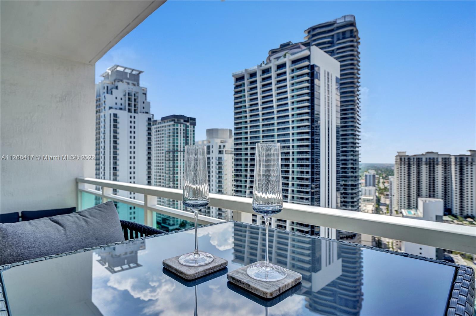 THE PLAZA 901 BRICKELL CO - Residential Lease