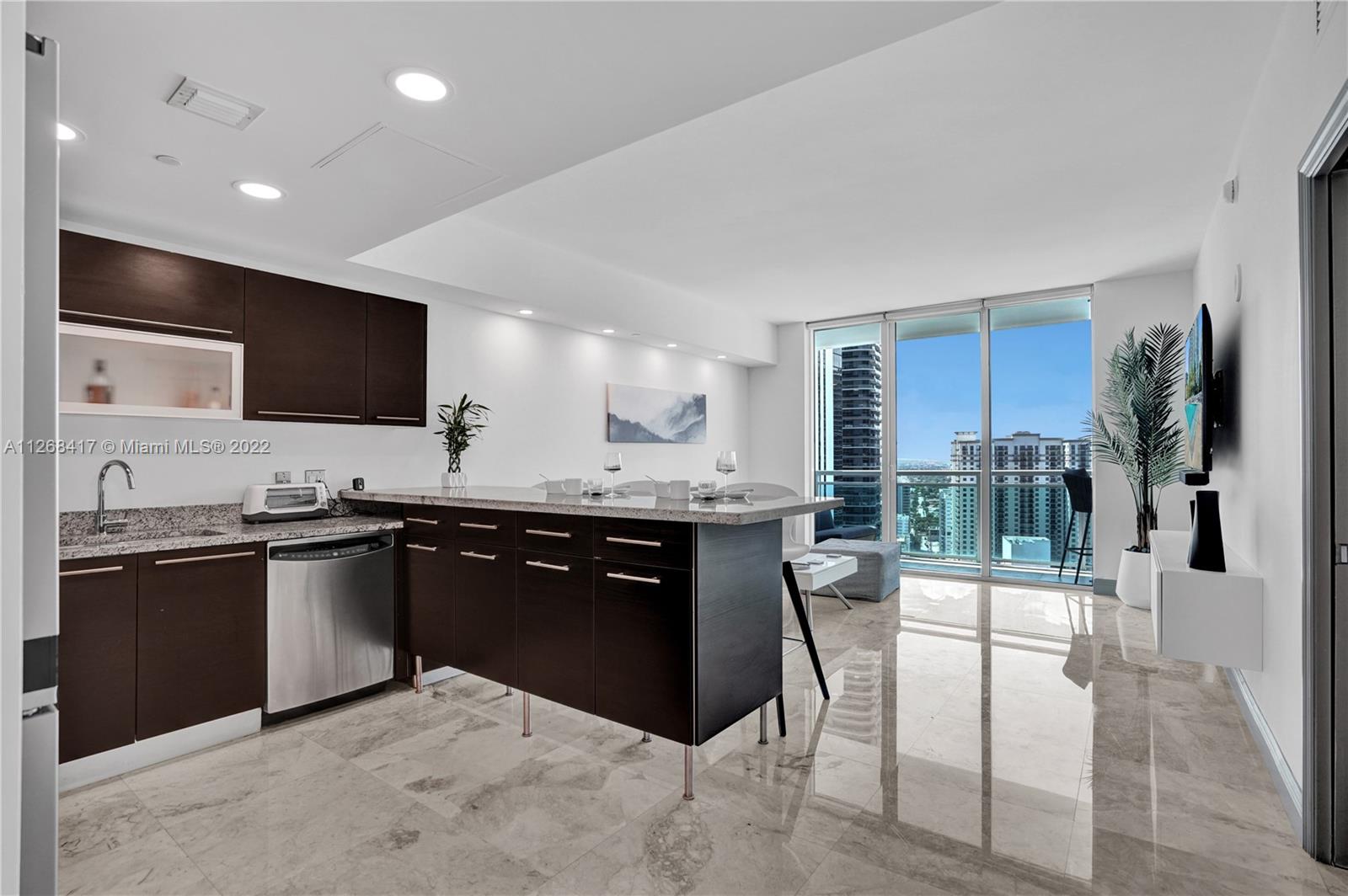 THE PLAZA 901 BRICKELL CO - Residential Lease