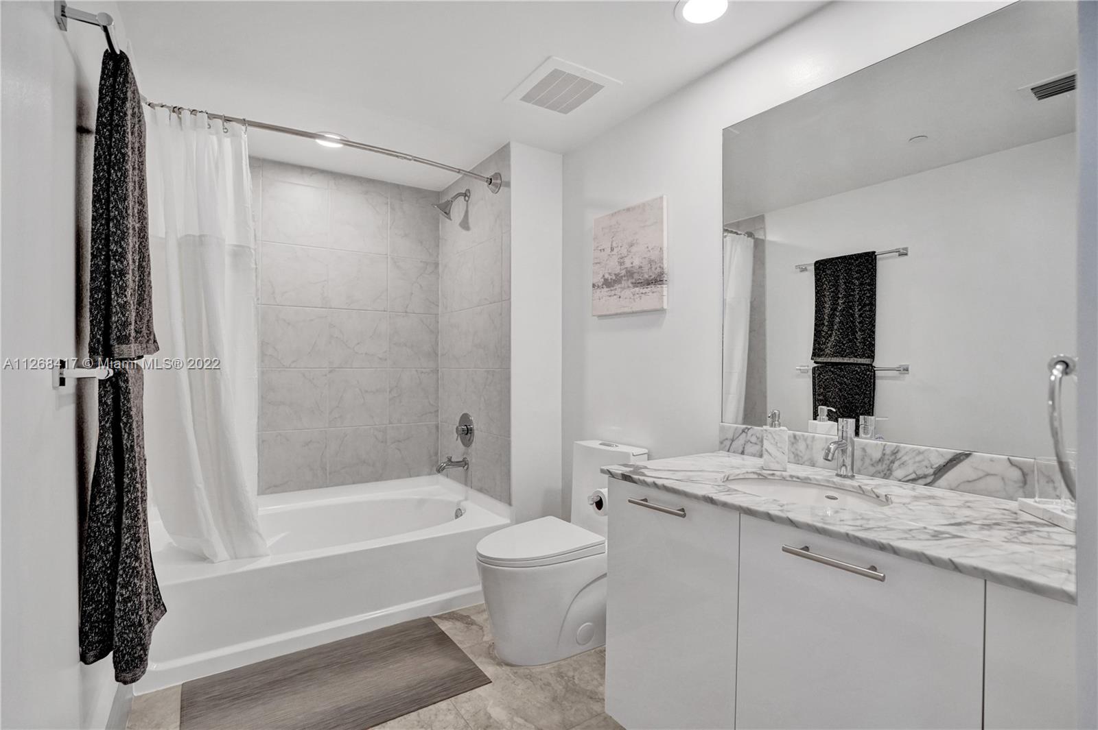 THE PLAZA 901 BRICKELL CO - Residential Lease