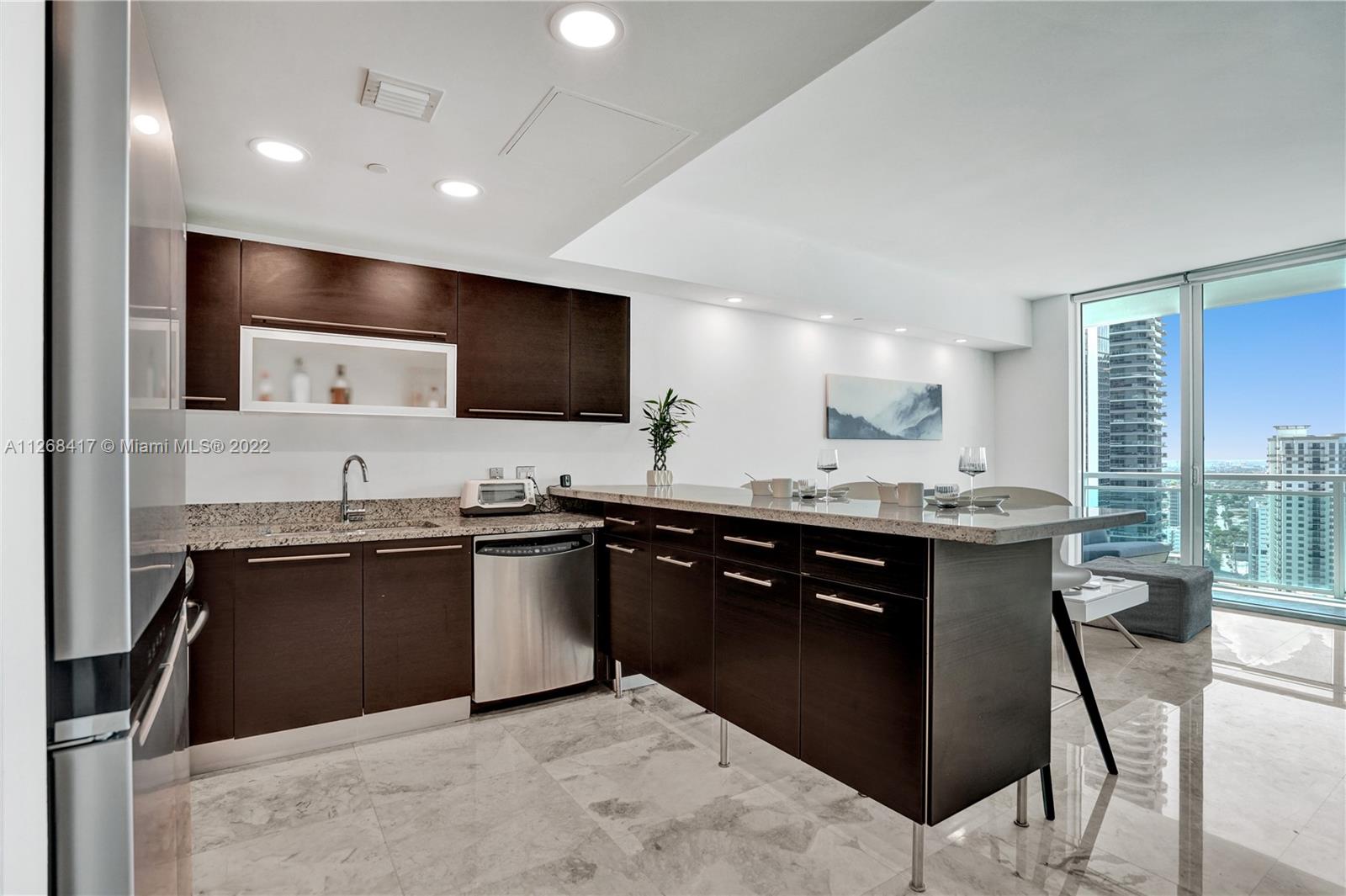 THE PLAZA 901 BRICKELL CO - Residential Lease