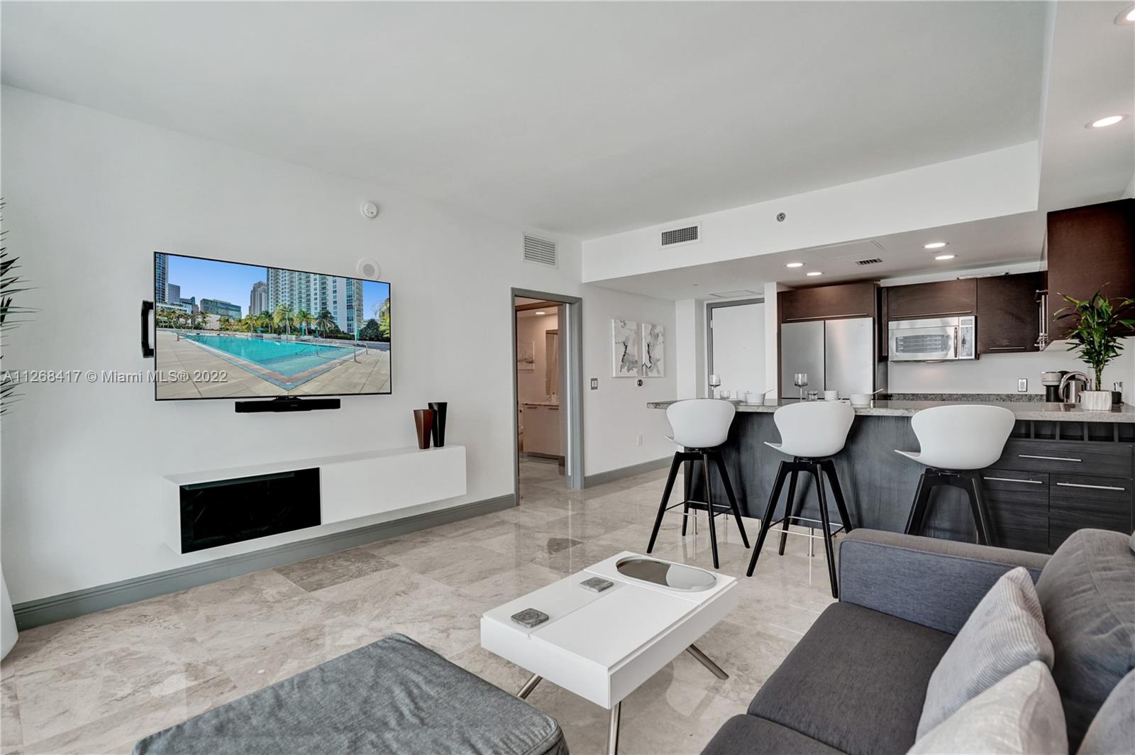 THE PLAZA 901 BRICKELL CO - Residential Lease