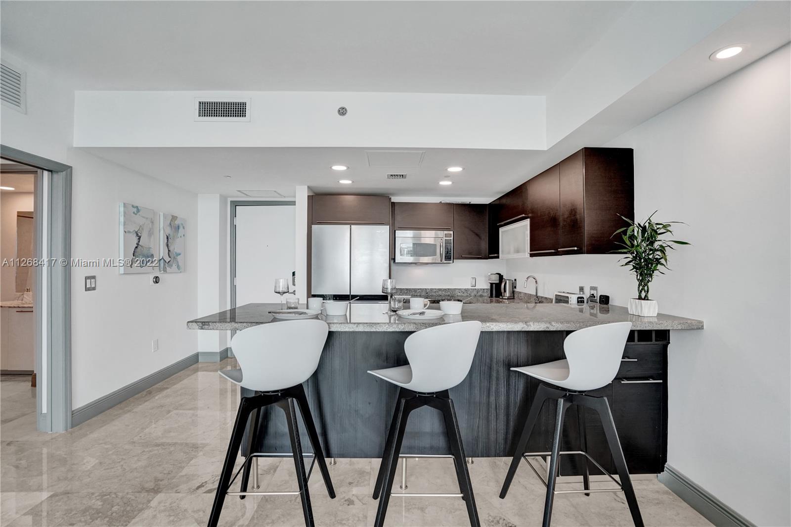 THE PLAZA 901 BRICKELL CO - Residential Lease