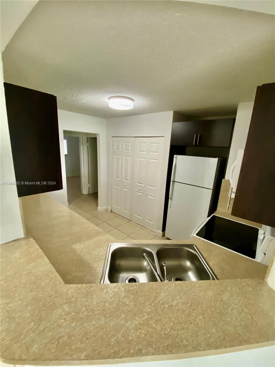 SUMMER LAKE - Residential Lease