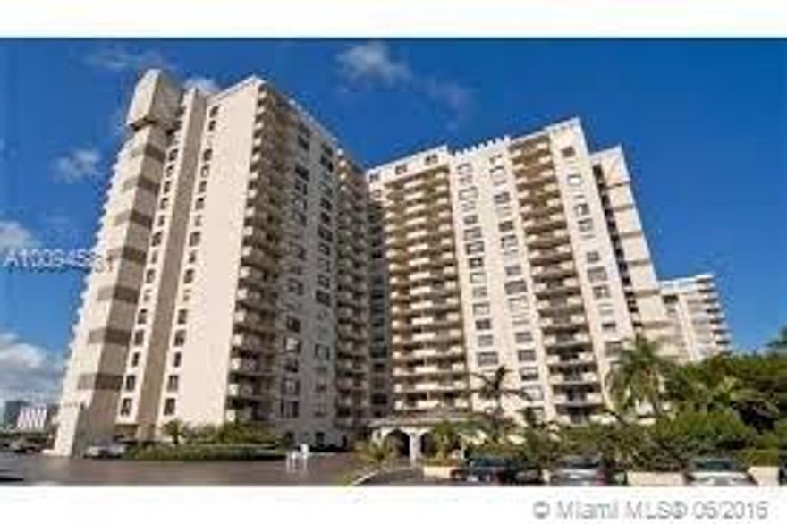 Spacious 2 Bedroom/2 Bathroom Condo in the Heart of Hallandale Beach! Right Across the Street From the Ocean! Unit Features Wood and Tile Floors Through Out. Master Bathroom Has Jacuzzi Tub and Shower. Building Features Gym, Club House and Laundry on Site. Secure Building with Doorman. Walking Distance to Major Shopping, Restaurants and Much More! Ready For Occupancy on July 1, 2016.