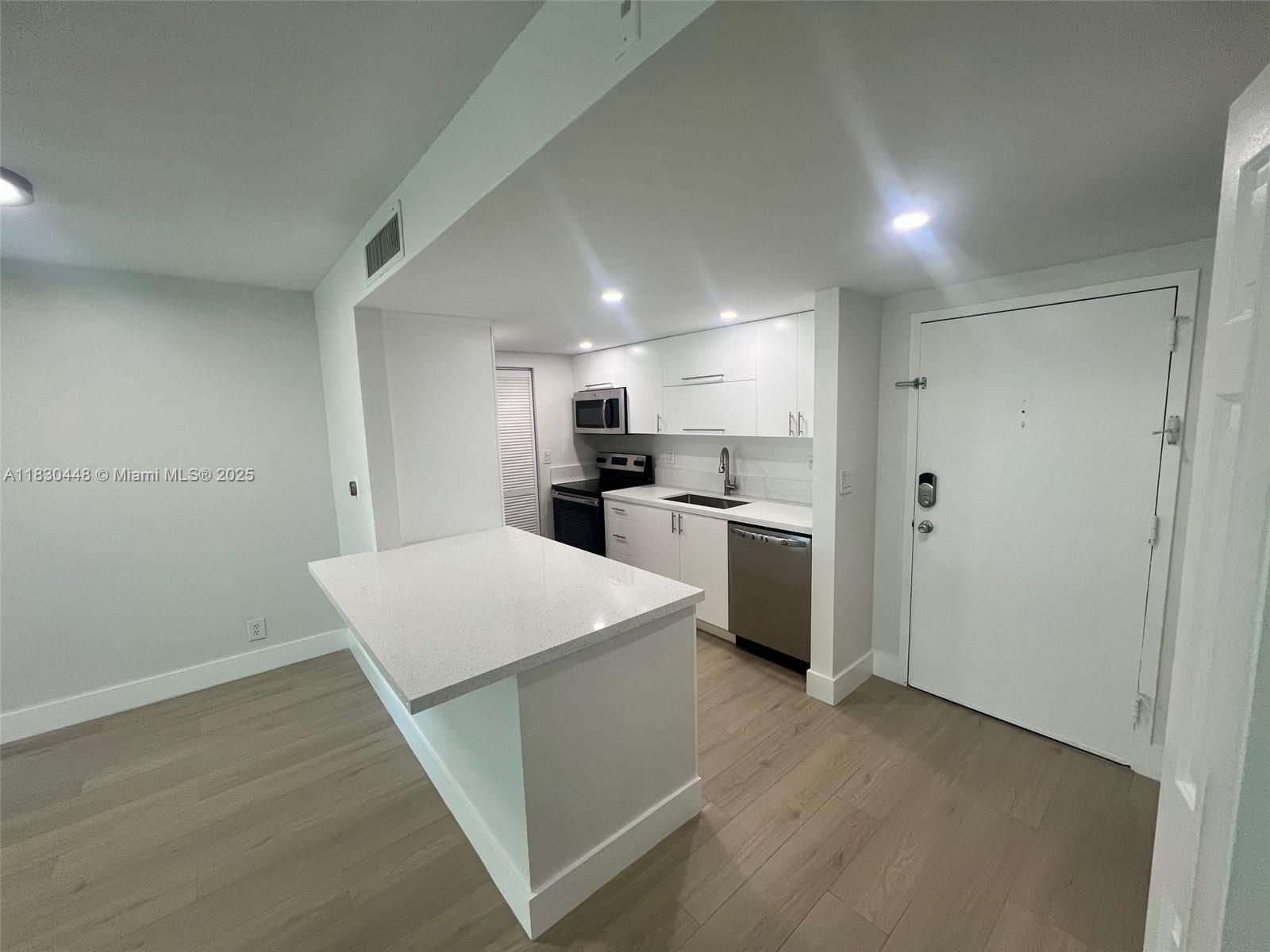 100 Lakeview Dr 216