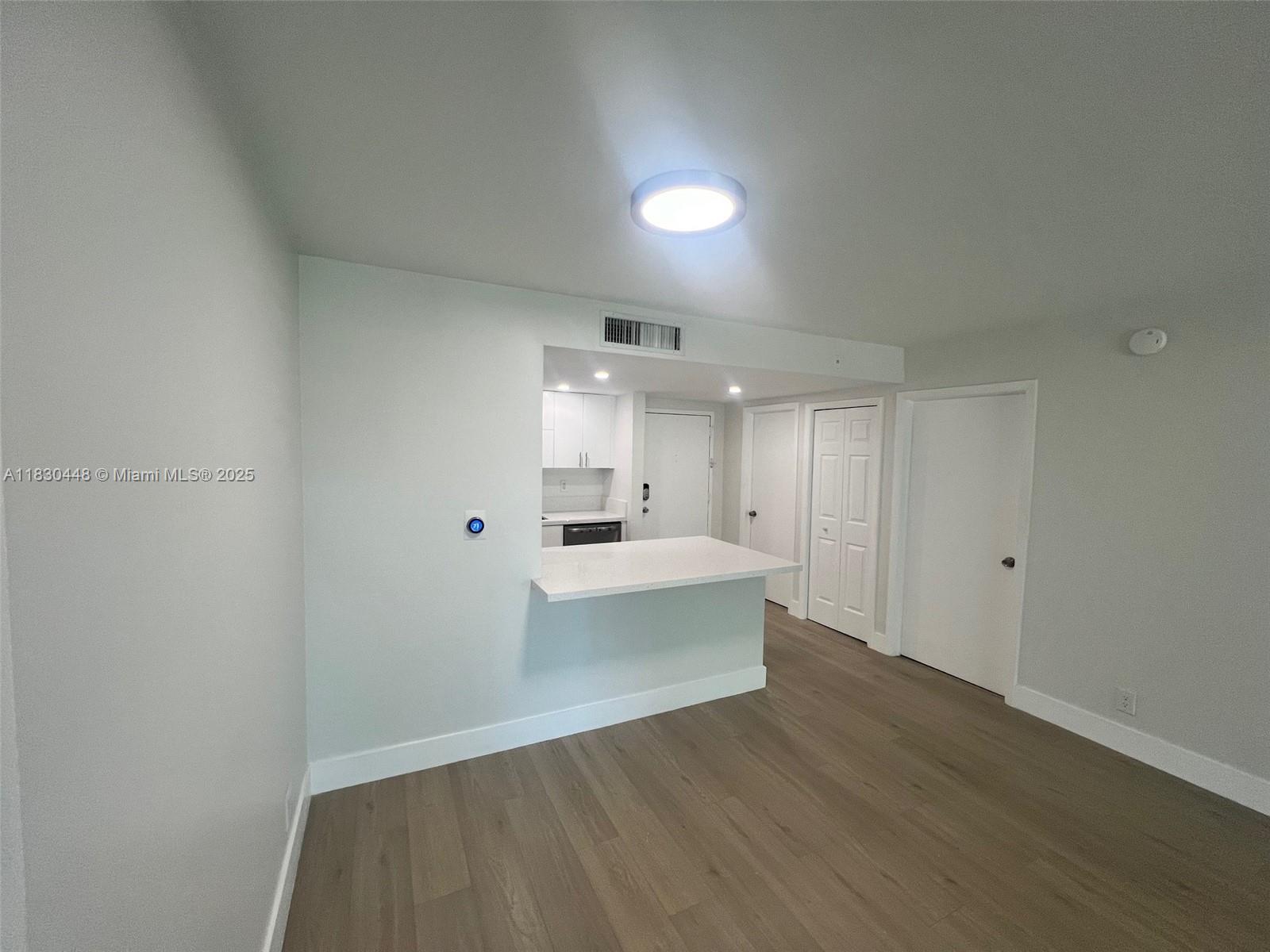 100 Lakeview Dr 216