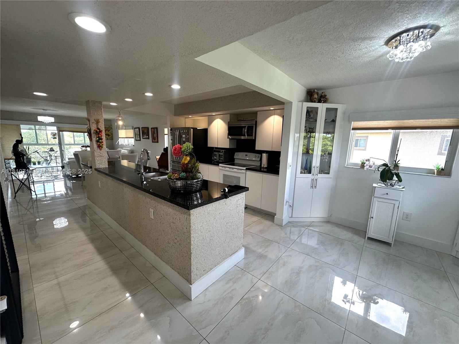 13700 Sw 14th St 412D, Pembroke Pines, Miami-Dade County, Florida - 2 Bedrooms  
2 Bathrooms - 