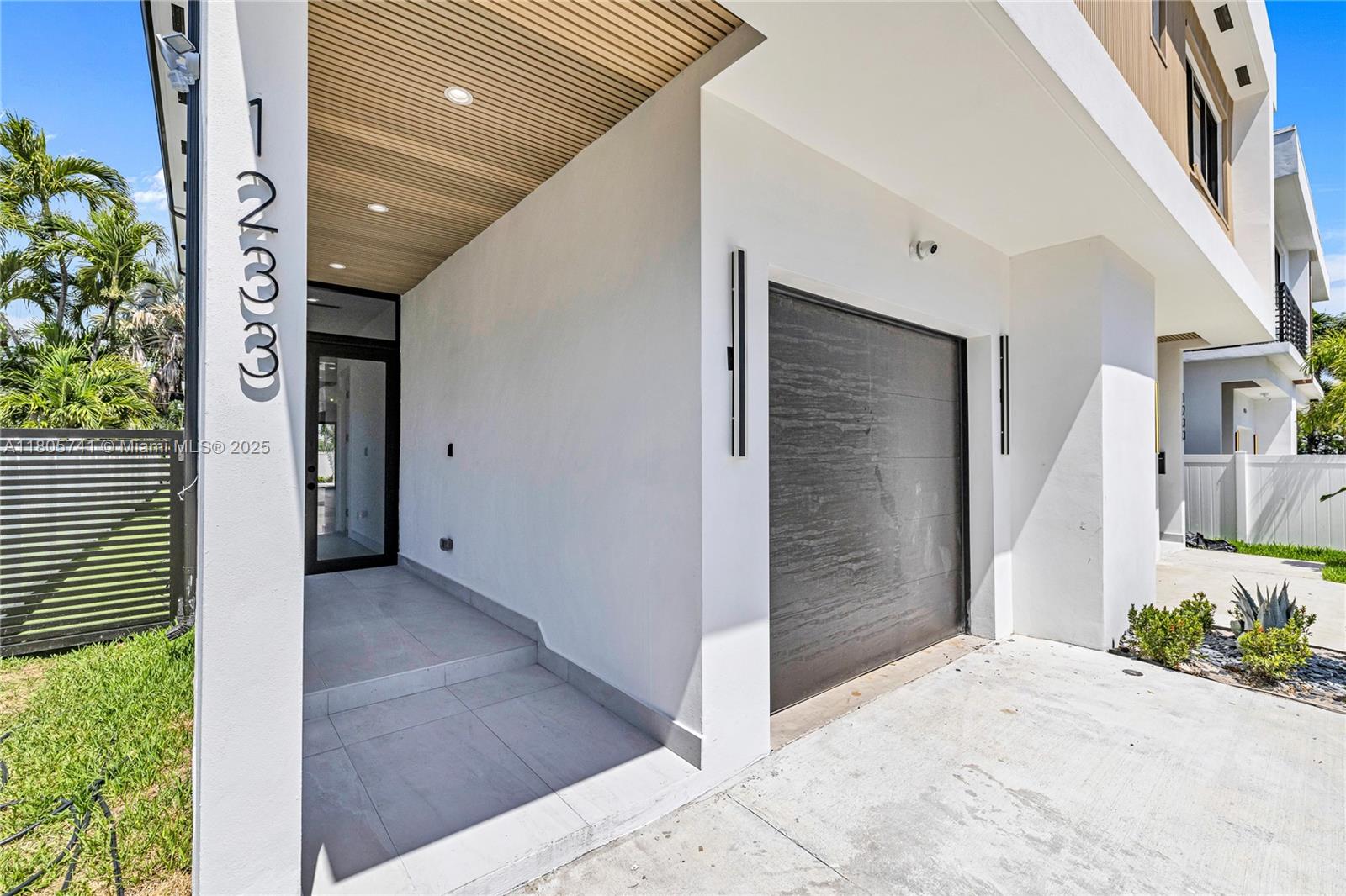 1233 NE 12th Ave B