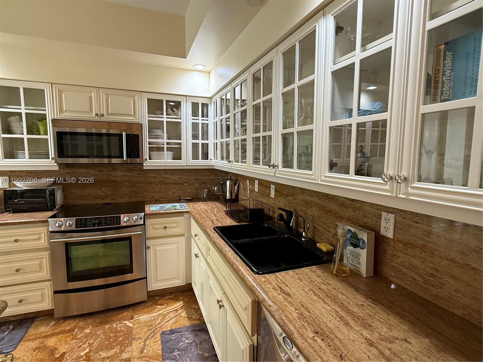 MEDITERRANEAN VILLAGE CON - Residential Lease